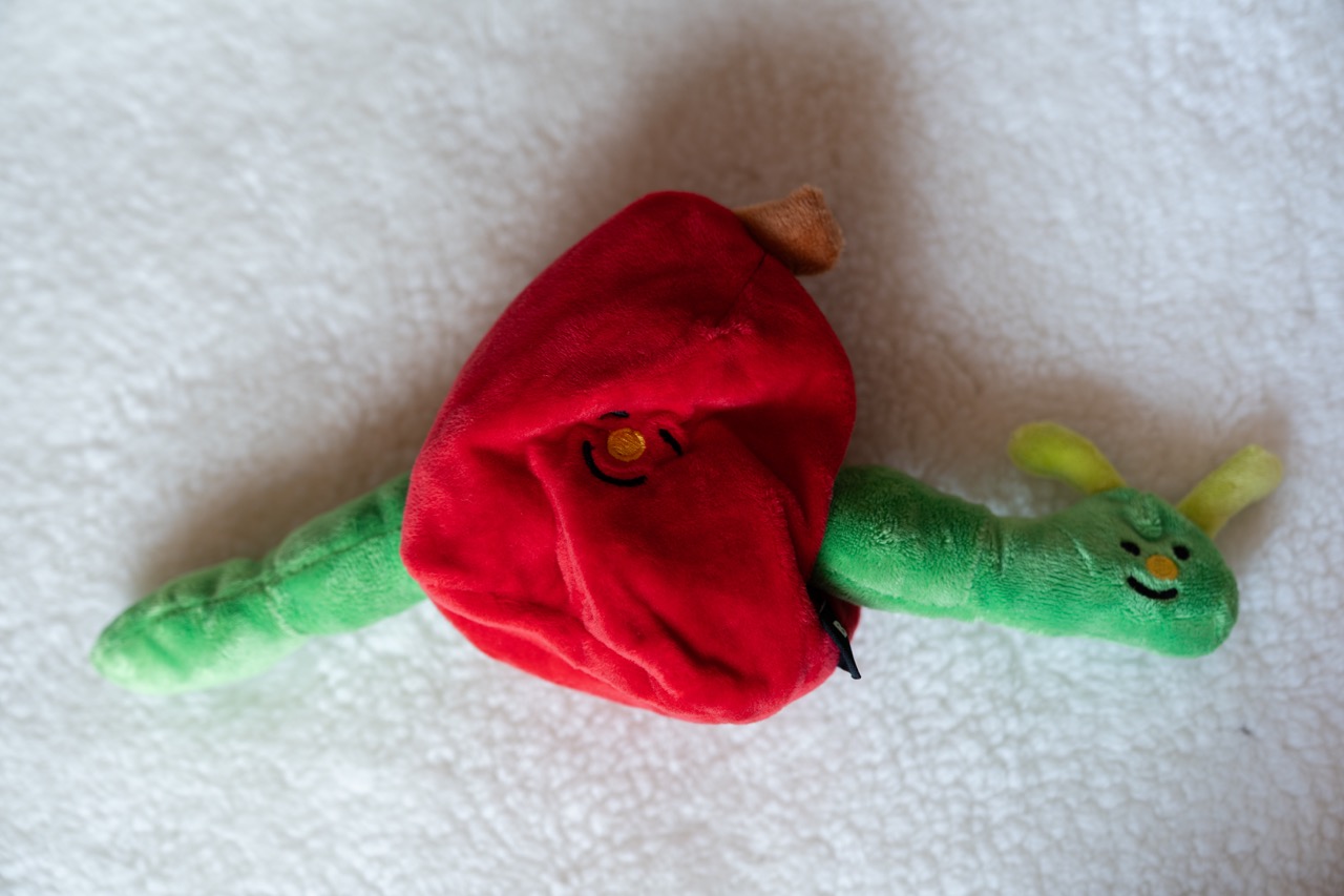 BITE ME蘋果毛毛蟲